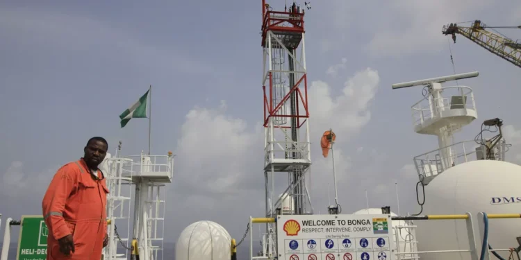 Des militants exhortent le Nigeria à retarder la vente par Shell d'actifs pour 2,4 milliards de dollars dans le delta du Niger, profondément pollué.