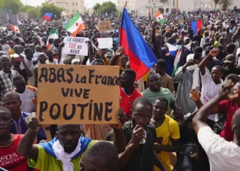 Des milliers de personnes célèbrent le départ de l'ambassadeur de France du Niger