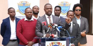 Des professionnels de santé kenyans réclament une protection après un premier décès dû à Ebola
