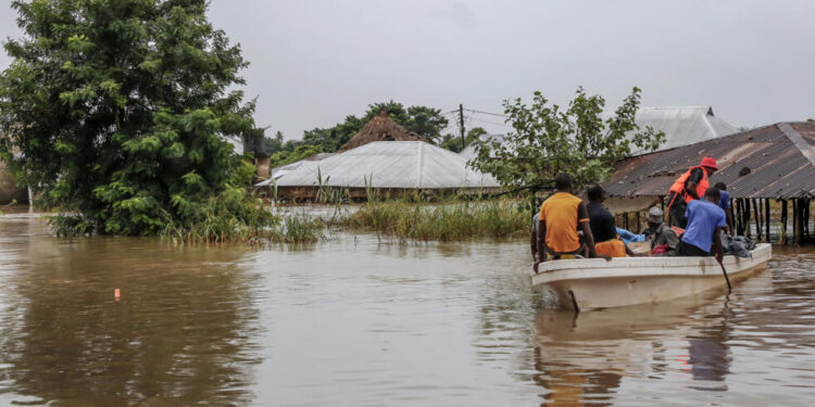 Des vents violents et de la pluie endommagent les maisons et provoquent davantage d’inondations en Tanzanie