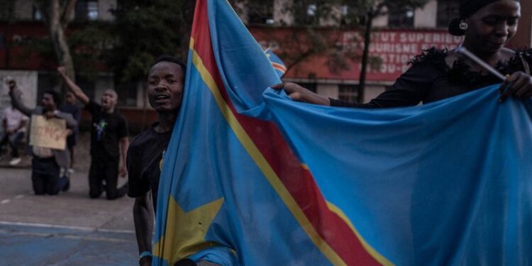 Bloqués et terrifiés : des migrants expulsés vers la RDC, l'avenir incertain