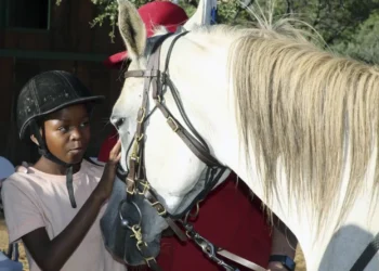 En Namibie, l’équitation devient une thérapie pour les enfants à besoins spécifiques