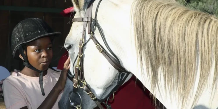 En Namibie, l’équitation devient une thérapie pour les enfants à besoins spécifiques
