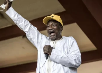 Guinée : la junte ordonne la poursuite de l'ex-président Condé pour « trahison »