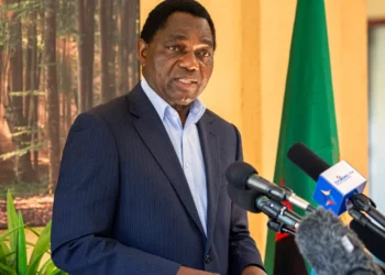 Hichilema en tête : le dépouillement des votes en Zambie atteint la mi-parcours