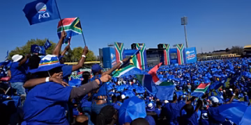 Hill-Lewis prend de l'importance au sein de l'Alliance démocratique (DA) alors que la campagne politique sud-africaine s'intensifie.