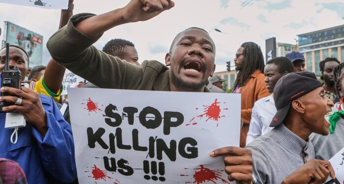 Indignation au Kenya : l’autopsie révèle qu’un blogueur a été étranglé en garde à vue