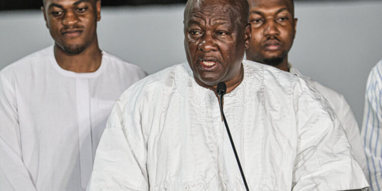 John Dramani Mahama revient à la présidence du Ghana en s'engageant à redresser l'économie