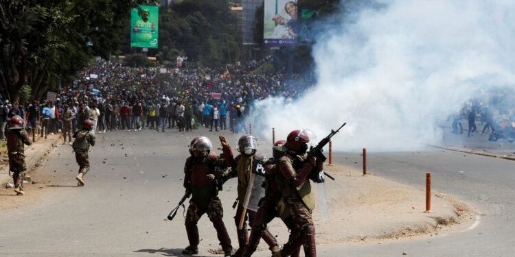 Kenya: cinq morts et le Parlement en feu lors des manifestations contre les taxes