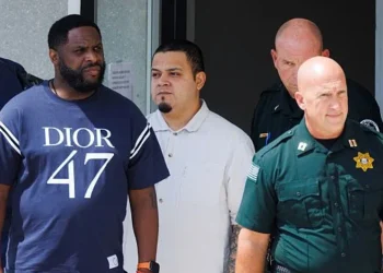 Kilmar Abrego Garcia, expulsé à tort, a été informé qu'il pourrait être renvoyé en Ouganda.