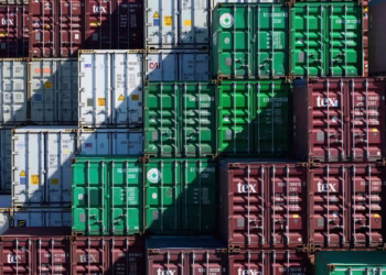 L'Organisation mondiale du commerce (OMC) estime que le commerce mondial pourrait reculer cette année en raison des droits de douane.