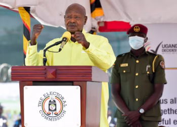 L'Ouganda autorise Museveni et Bobi Wine à s'affronter à l'élection présidentielle de 2026