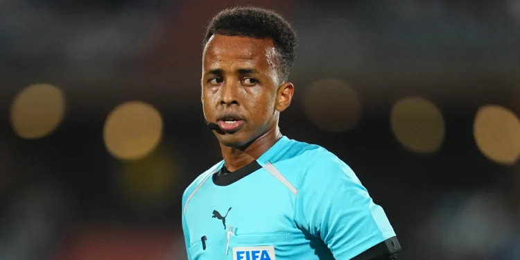 La FIFA versera le salaire d'un arbitre somalien suspendu par les États-Unis malgré son incapacité à officier