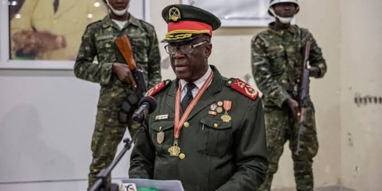 La Guinée-Bissau vote pour une présidence renforcée alors que la transition militaire touche à sa fin