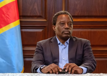 La RDC interdit les activités de 13 partis politiques liés à Joseph Kabila ; l’opposition dénonce une répression