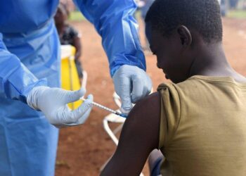 La Sierra Leone commence la vaccination sur Ebola une décennie après une épidémie meurtrière