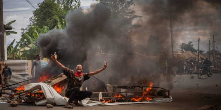 La Tanzanie lance une enquête sur les violences post-électorales, annonce la présidente Hassan au Parlement