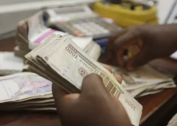 La banque centrale du Nigéria soulève des taux d'intérêt pour lutter contre l'inflation en flèche