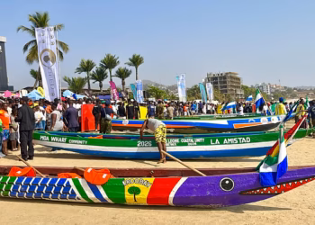 La Course de bateaux de l'unité en Sierra Leone met en lumière la culture côtière, l'identité et l'esprit communautaire.