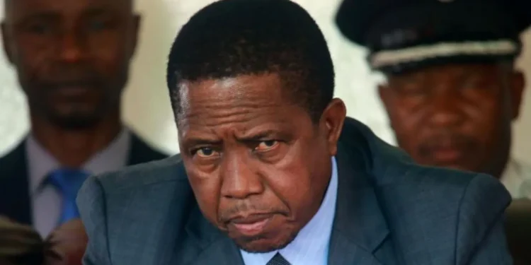 La famille de l'ancien président zambien Lungu suspend le rapatriement de sa dépouille