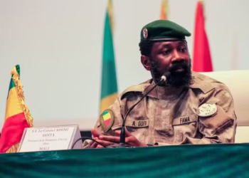 La junte militaire malienne fête ses cinq ans au pouvoir, mais les élections sont toujours reportées sine die.