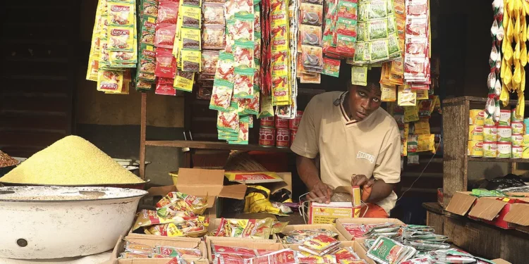 La monnaie du Nigeria est tombée à un niveau record alors que l’inflation augmente