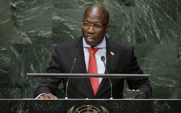 L'ancien Premier ministre bissau-guinéen, Simoes Pereira, annonce son retour au pays pour se présenter à la présidentielle.