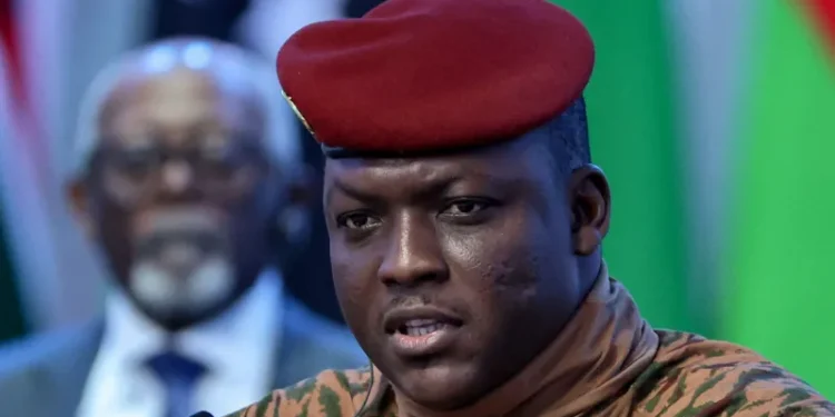 L’attaque d’une base militaire alimente les rumeurs de mutinerie au Burkina Faso