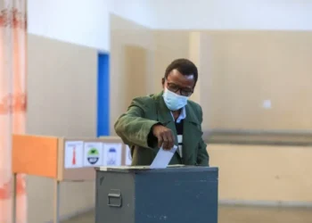 Le Botswana compte les votes après une élection cruciale