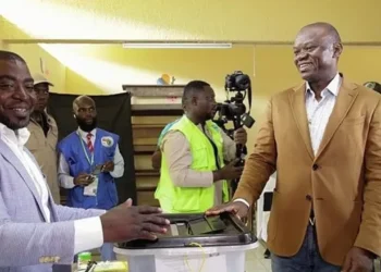 Le Gabon approuve une loi permettant au chef de la junte de se présenter aux élections