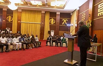 Le Ghana renvoie des ressortissants ouest-africains expulsés par les États-Unis, en raison de craintes de torture.