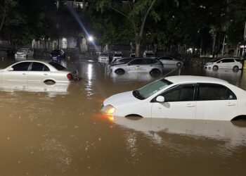 Kenya : évacuation des touristes face à l'aggravation du bilan des inondations
