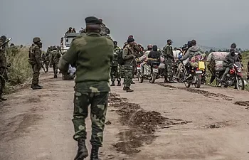 Le M23, soutenu par le Rwanda, présente ses nouvelles recrues alors que les négociations avec la RDC s'éternisent.