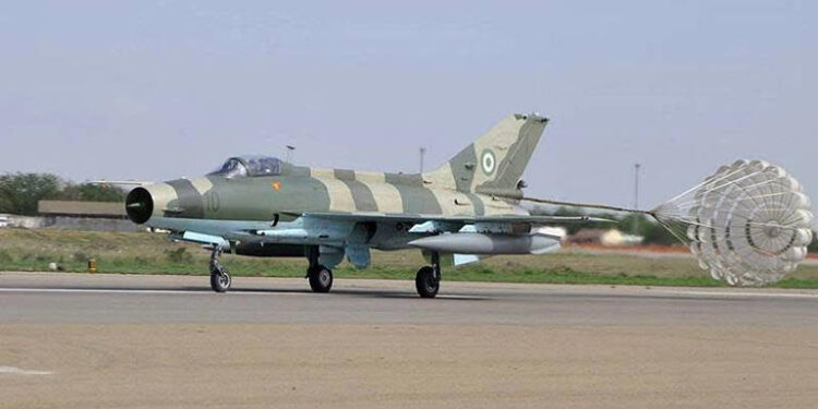 Le Nigeria approuve un prêt de 618 millions de dollars pour l'achat d'avions de combat