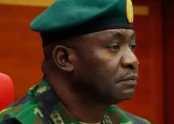 Le Nigeria en colère après que le chef militaire a refusé l'entrée au Canada