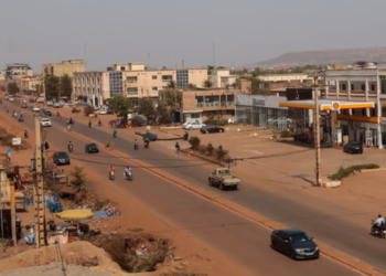 Le Premier ministre malien appelle au calme lors d'une visite aux victimes des attaques coordonnées