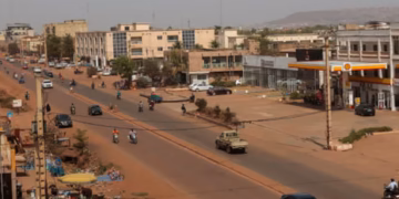 Le Premier ministre malien appelle au calme lors d'une visite aux victimes des attaques coordonnées