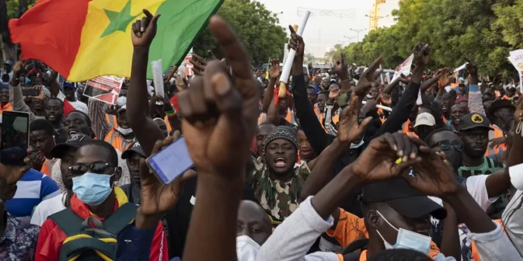 Le Sénégal se dirige vers les sondages au milieu de la crise budgétaire, menace de troubles