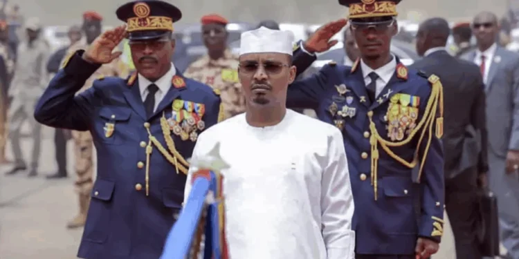 Le Tchad supprime la limitation du nombre de mandats présidentiels, consolidant ainsi le pouvoir de Déby.