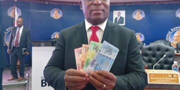 Le Zimbabwe lance de nouveaux billets de banque pour renforcer la confiance dans la monnaie locale