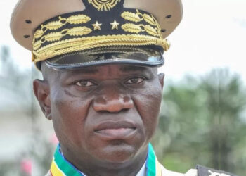 Le chef de la junte gabonaise refuse le salaire présidentiel