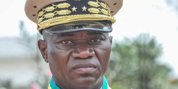 Le chef de la junte gabonaise refuse le salaire présidentiel
