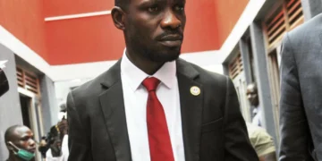 Le chef de l'opposition ougandaise, Bobi Wine, en fuite après une perquisition policière à son domicile