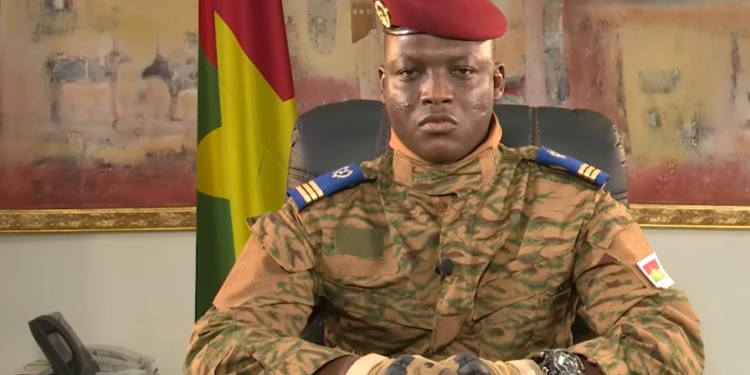 Le chef militaire du Burkina Faso mise sur l’autonomie économique