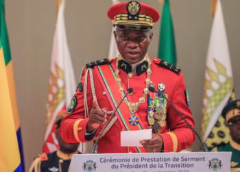 Le chef militaire gabonais annonce sa candidature à la présidentielle