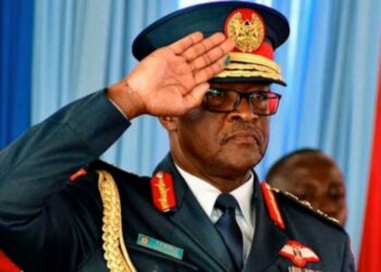 Le chef militaire du Kenya et neuf autres personnes meurent dans un accident d'hélicoptère