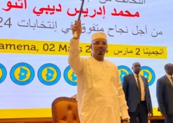 Le chef par intérim du Tchad confirme sa candidature à l'élection présidentielle de cette année