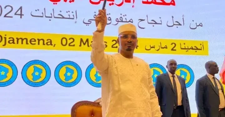 Le chef par intérim du Tchad confirme sa candidature à l'élection présidentielle de cette année