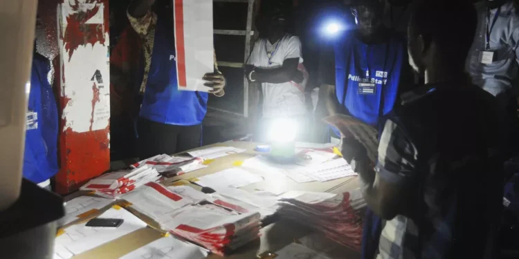 Le décompte se poursuit pour le second tour de l'élection présidentielle au Libéria