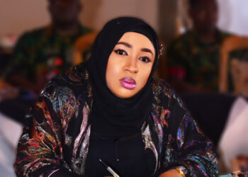 Le dirigeant nigérian suspend le ministre de la Lutte contre la pauvreté après que des transactions financières aient été remises en question